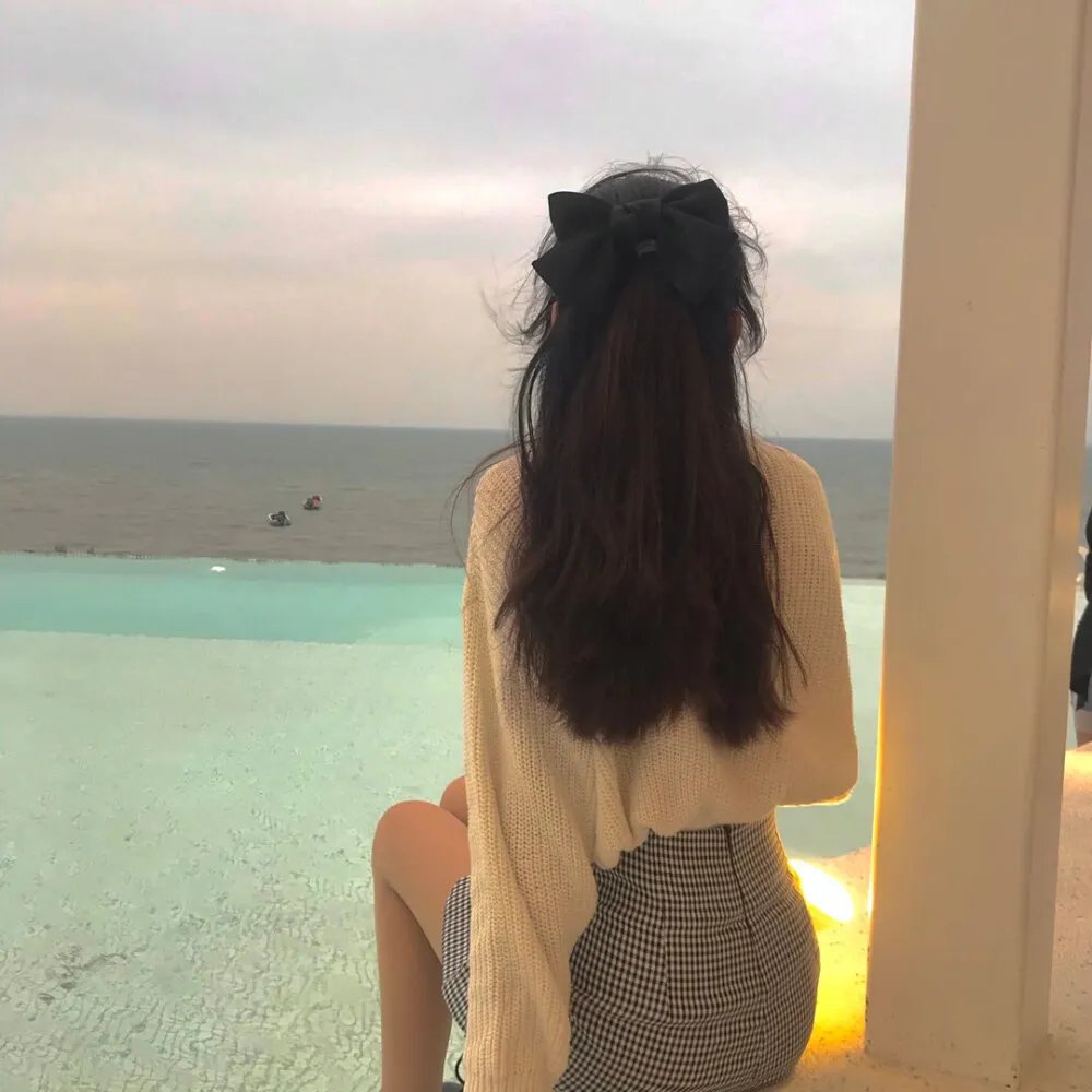 派遣女公关彩华 海报